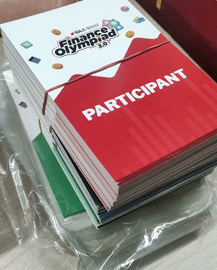 Participant cards in red with the logo