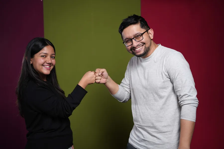 Sakib and Mehzabeen at the photoshoot: fist bump